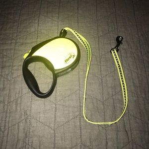 Flexi reflective retractable dog leash